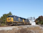 CSX 853 leads train Q439-09 southbound past the old signals at Contentnea Junction